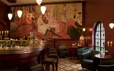 Bar im Pariser Jugendstil